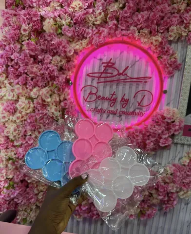6 IN 1 ROUND KEYCHAIN MOLD