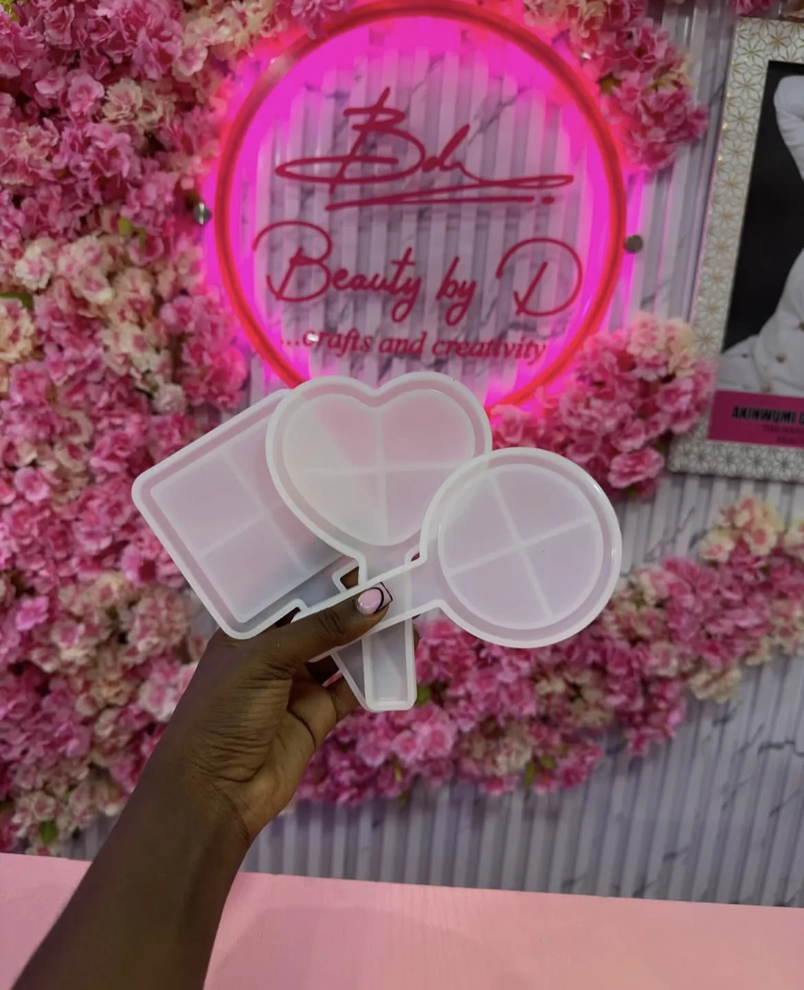MIRROR MOLD AND LENS